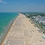 Beachfront With A Big Terrace - Beahost بيبيوني