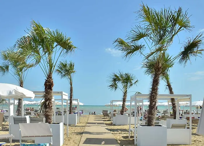 Apartment Beachfront With A Big Terrace - Beahost