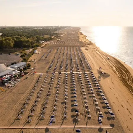 Beachfront With A Big Terrace - Beahost Апартаменты