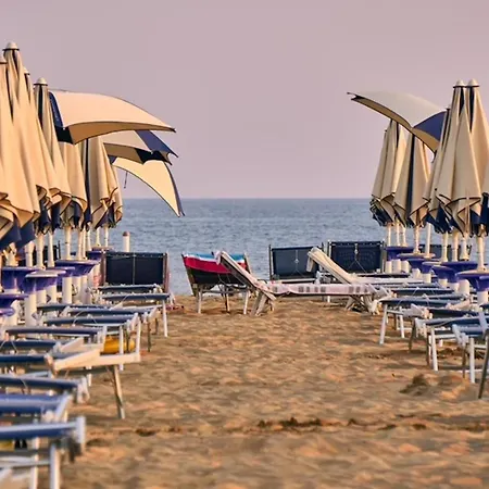 Beachfront With A Big Terrace - Beahost Апартаменты Бибионе